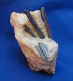 Antimonite su Calcite
